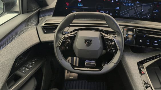 Peugeot 5008 HYBRID 145CH E-DCS6 GT Noir Perla Nera