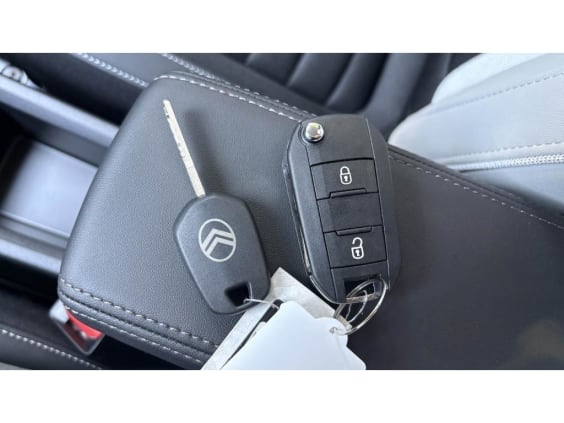 Citroën C3 Aircross 1.2i Hybrid - 145 - Max  7 Places Vert Montana + Toit Blanc