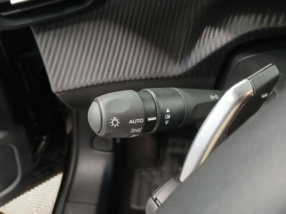 Peugeot 2008 Style Hybrid 145 ch e-DCS6 Noir