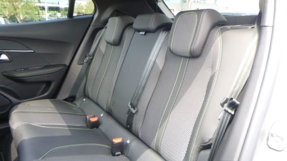 Peugeot 2008 Hybrid 145 e-DCS6 GT Gris Selenium