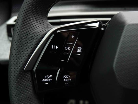 Peugeot 5008 145 E-DCS6  HYBRID GT Noir