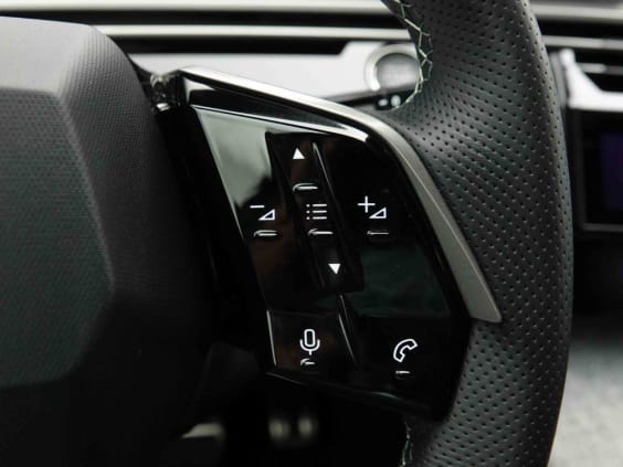 Peugeot 5008 145 E-DCS6  HYBRID GT Noir