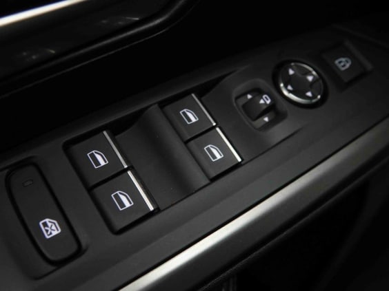Peugeot 5008 145 E-DCS6  HYBRID GT Noir