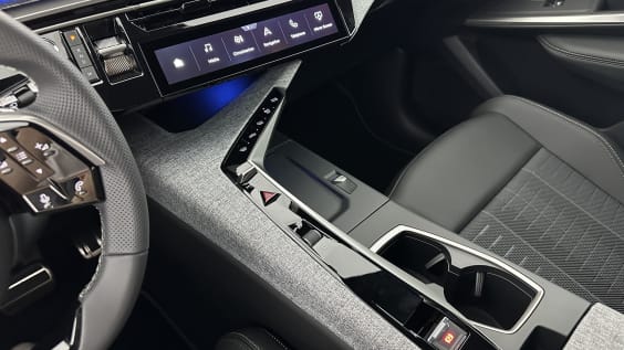 Peugeot 5008 5008 1.2 Hybrid 145ch GT e-DCS6 Blanc Okenite