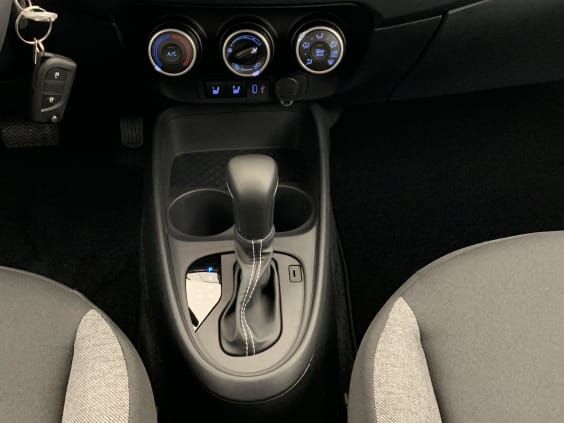 Toyota AYGO X 1.0 VVT-i 72 S-CVT Dynamic Blanc Pur