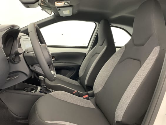 Toyota AYGO X 1.0 VVT-i 72 S-CVT Dynamic Blanc Pur