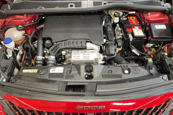 Peugeot 2008 PureTech 100 S&S BVM6 Allure Rouge Elixir