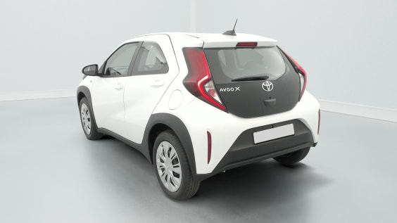 Toyota AYGO X 1.0 VVT-i 72 S-CVT Dynamic Blanc Pur