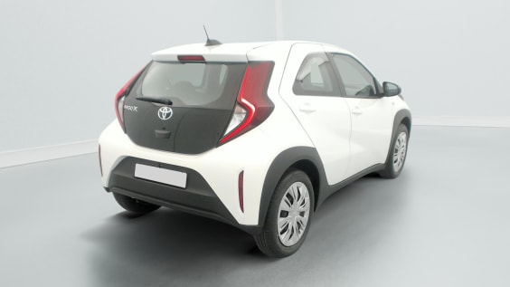 Toyota AYGO X 1.0 VVT-i 72 S-CVT Dynamic Blanc Pur