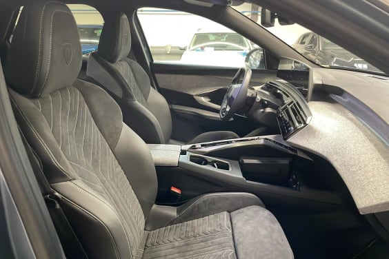 Peugeot 3008 Hybrid 145 e-DCS6 GT Bleu Ingaro / Toit Noir