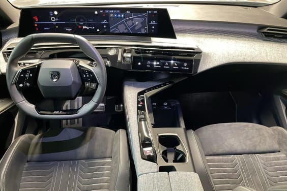 Peugeot 3008 Hybrid 145 e-DCS6 GT Bleu Ingaro / Toit Noir