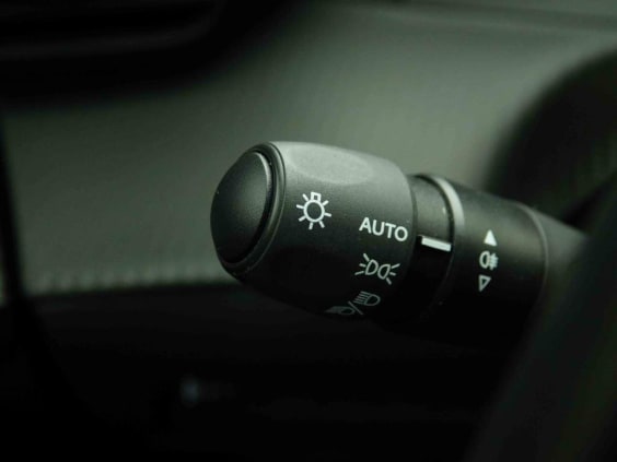 Peugeot 208 HYBRID 110 AUT ALLURE Jaune