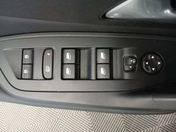 Peugeot 408 Allure Hybrid 145 ch e-DCS6 Noir