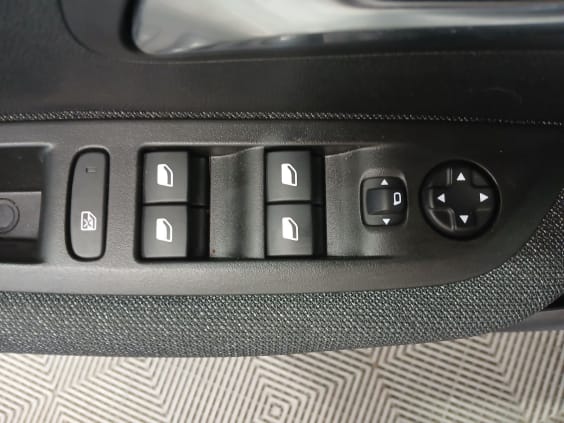 Peugeot 208 STYLE 100 CH BVM6 Gris