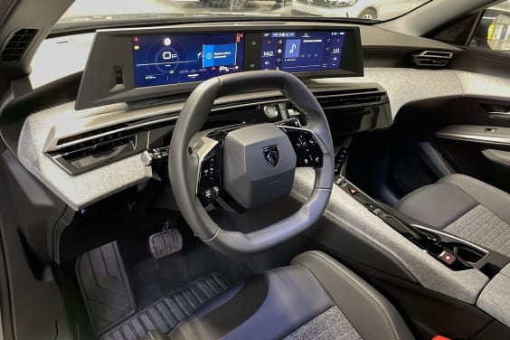 Peugeot 3008 Hybrid 145 e-DCS6 Allure Gris Titane