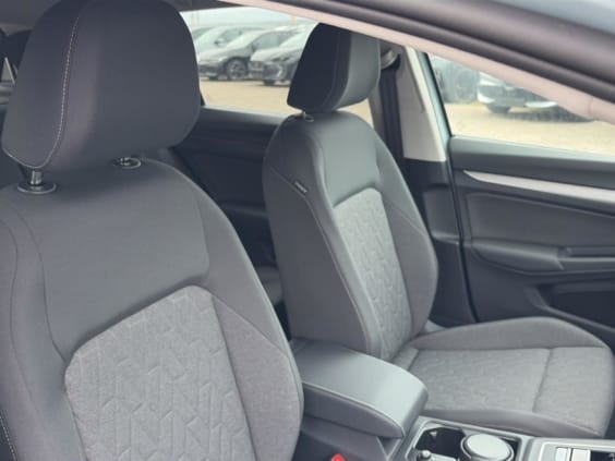 Volkswagen GOLF VIII 1.5 etsi evo2 116 life dsg7 Bleu Glacier