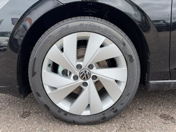 Volkswagen GOLF VIII 1.5 etsi evo2 116 life dsg7 Noir
