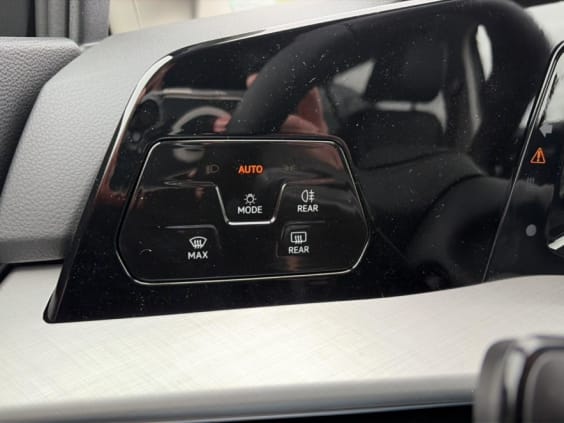 Volkswagen GOLF VIII 1.5 etsi evo2 116 life dsg7 Noir