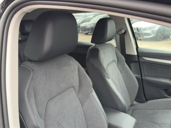 Volkswagen GOLF VIII 1.5 etsi evo2 116 life dsg7 Noir