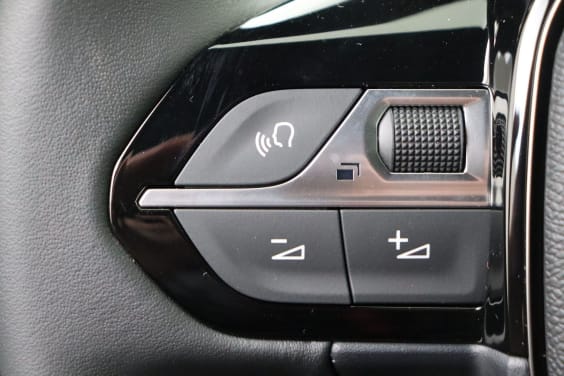 Peugeot 2008 Allure Hybrid 145 hp e-DSC6 Blue