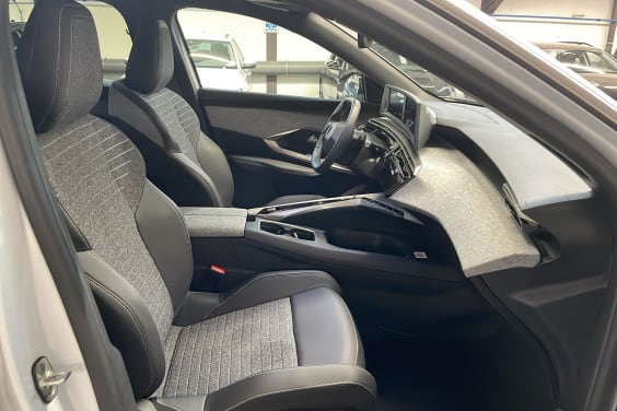 Peugeot 3008 Hybrid 145 e-DCS6 Allure Blanc Okenite
