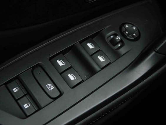 Peugeot 408 PHEV 225 ALLURE Noir