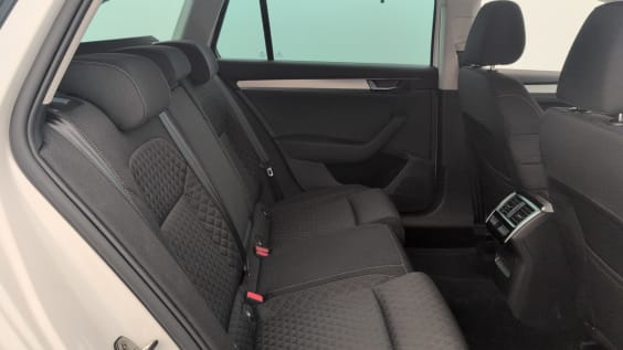Skoda Superb Combi 1.4 TSI PHEV 218 CH DSG6 BUSINESS Blanc Cristal