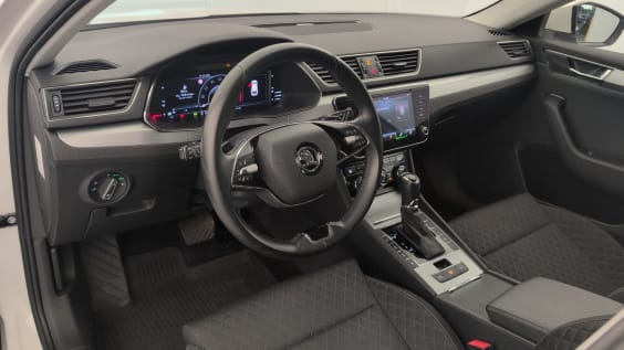 Skoda Superb Combi 1.4 TSI PHEV 218 CH DSG6 BUSINESS Blanc Cristal