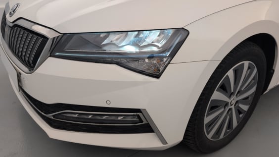 Skoda Superb Combi 1.4 TSI PHEV 218 CH DSG6 BUSINESS Blanc Cristal