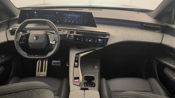 Peugeot 3008 Hybrid 145 e-DCS6 GT Noir Perla Nera