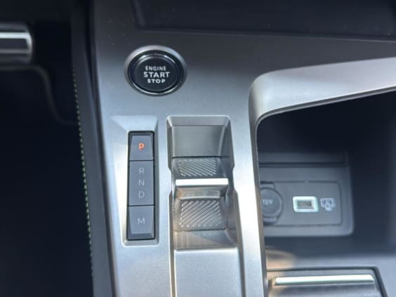 Peugeot 308 1.2 hybrid 145 gt e-dcs6 Gris