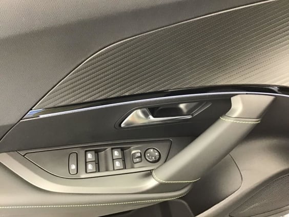 Peugeot 2008 GT Hybrid 145 hp e-DSC6 gris artense