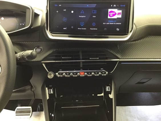 Peugeot 2008 GT Hybrid 145 hp e-DSC6 Blanc Okenite