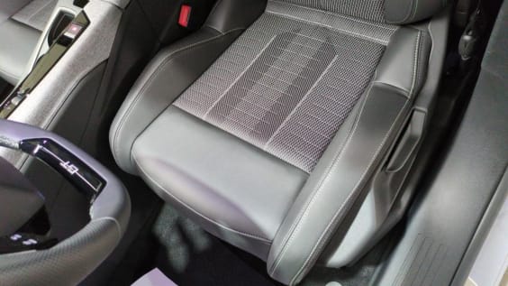 Peugeot 5008 Hybrid 145 gt e-dcs6 Gris Artense / Toit Noir