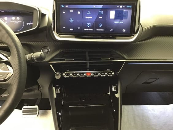 Peugeot 2008 Hybrid 145 e-DCS6 GT Rouge Elixir