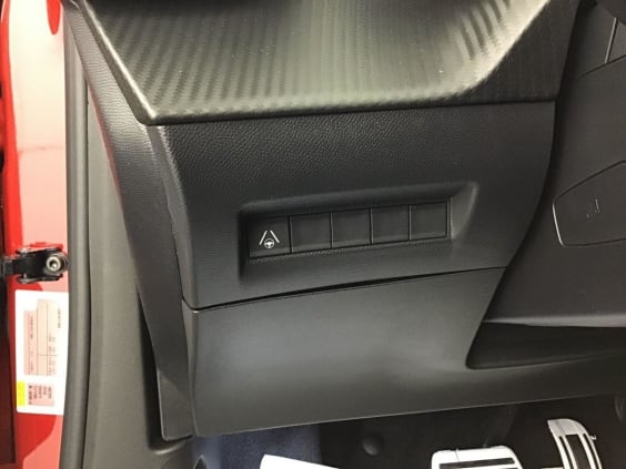 Peugeot 2008 Hybrid 145 e-DCS6 GT Rouge Elixir