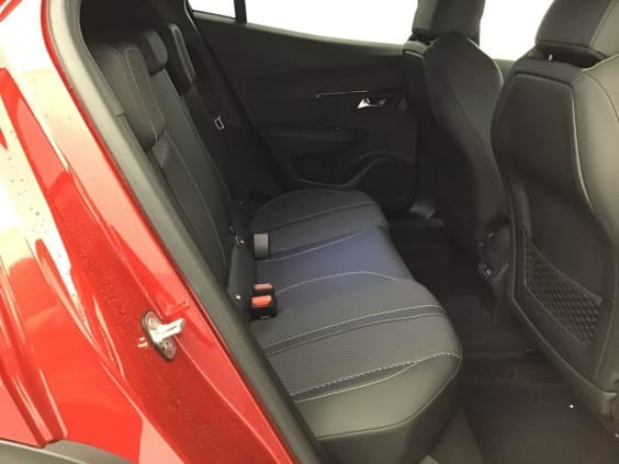 Peugeot 2008 Hybrid 145 e-DCS6 GT Rouge Elixir