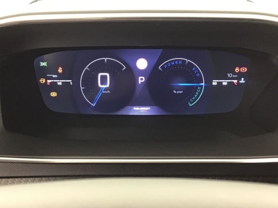 Peugeot 2008 Hybrid 145 e-DCS6 GT Rouge Elixir