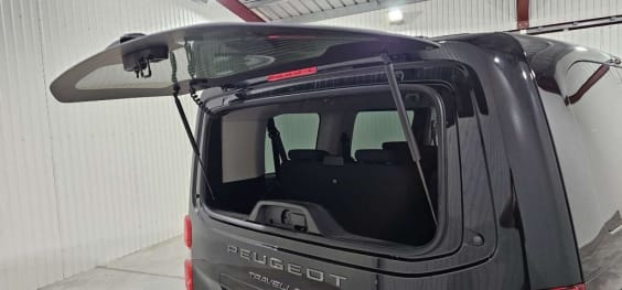 Peugeot Traveller Traveller M 2.2 Diesel 180ch S&S EAT8 Business Noir Perla