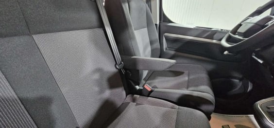 Peugeot Traveller Traveller M 2.2 Diesel 180ch S&S EAT8 Business Noir Perla