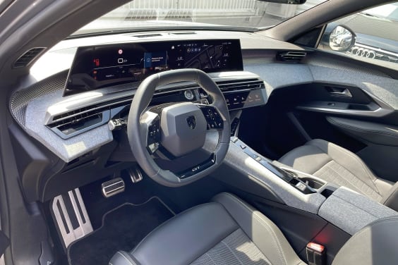 Peugeot 5008 HYBRID 145CH E-DCS6 GT Gris Artense - Toit Noir