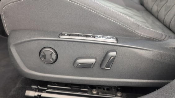 Volkswagen GOLF 8 1.4 HYBRID RECHARGEABLE OPF 204 DSG6 STYLE Bleu Atlantique