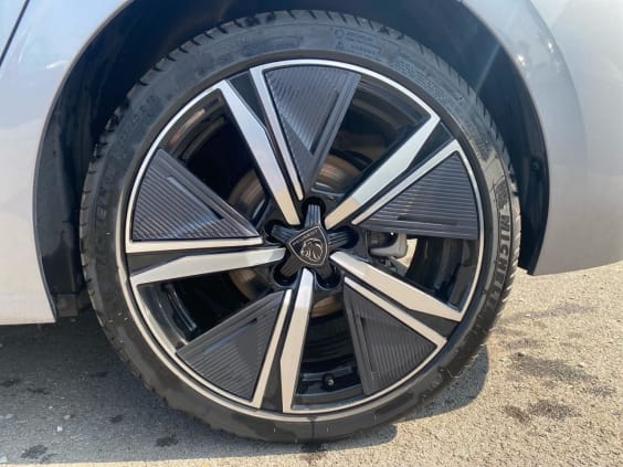 Peugeot 308 1.2 hybrid 145 gt e-dcs6 Gris