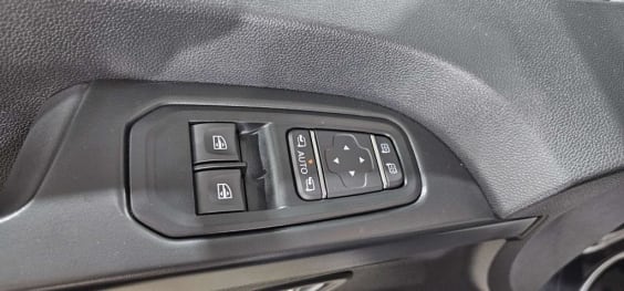 Nissan PRIMASTAR COMBI Primastar Combi L2H1 3.0t 2.0 dCi 150 S/S BVM N-Connecta Gris Comète