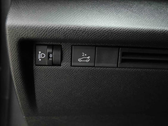 Citroën C4 X 1.2 T 130 AUT MAX Noir