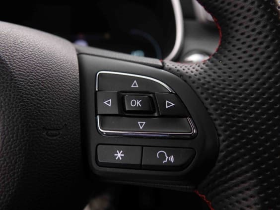 MG ZS 1.0 T 110 AUT LUXURY Rouge