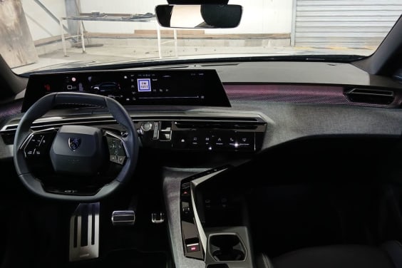 Peugeot 3008 Hybrid 136 e-DCS6 GT Noir Perla Nera