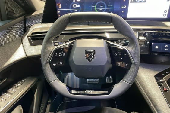 Peugeot 3008 Hybrid 145 e-DCS6 GT Gris Artense / Toit Noir