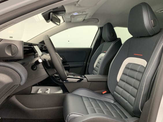 Citroën C5 AIRCROSS HYBRIDE NOUVEAU 145 CH E-DCS6 MAX Blanc Okenite / Toit Noir