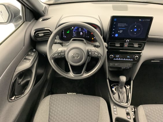 Toyota Yaris Cross Hybride 130h 2WD Design Gris Atlas
